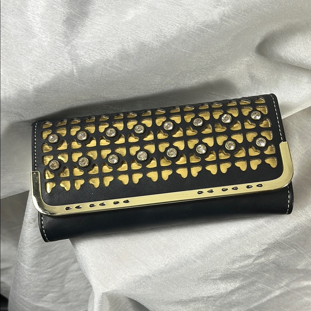 Elegant Black and Gold Wallet with Geometric Design